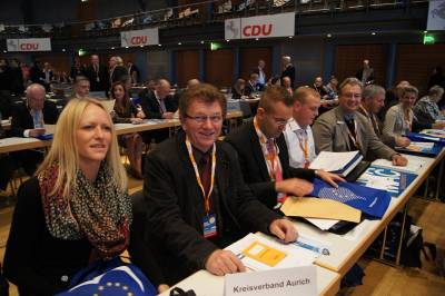 Die 5 Auricher Landesparteitagsdelegierte sind komplett anwesend.
v.l. Landtagskandidatin Sandra Erfmann, WK 86 Aurich, Theo Frerichs, Delegierter, Kreisvorsitzender Sven Behrens, Robert Bents, Delegierter, Heiko Schmelzle, Delegierter