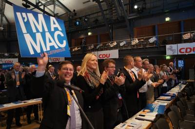 v.l. Bezirksvorsitzender des BV Ostfriesland und Landtagskandidat im WK 85 Emden/Norden, Reinhard Hegewald, MdL, Landtagskandidatin Sandra Erfmann, WK 86 Aurich, Theo Frerichs, Delegierter, Kreisvorsitzender Sven Behrens, Robert Bents, Delegierter, Heiko Schmelzle, Delegierter