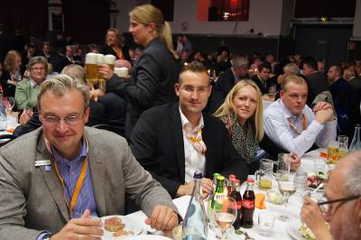 v.l. Heiko Schmelzle, Delegierter, Kreisvorsitzender  Sven Behrens, Landtagskandatin Sandra Erfmann, WK 86 Aurich, Robert Bents, Delegierter