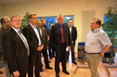 Die Rumlichkeiten beeindrucken die Mitglieder des CDU-Kreisvorstandes ebenso wie den Fraktionsvorsitzenden Bjrn Thmler.