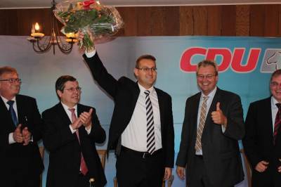 Stellv. Vorsitzender Udo Weilage, Bezirksvors. Reinhard Hegewald, Kreisvors. Sven Behrens, Bundestagsabgeordneter Heiko Schmelzle, Ehrenvors. Hermann Reinders (v.l.)