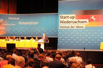 Dr. Bernd Althusmann beim Bericht des Landesvorsitzenden